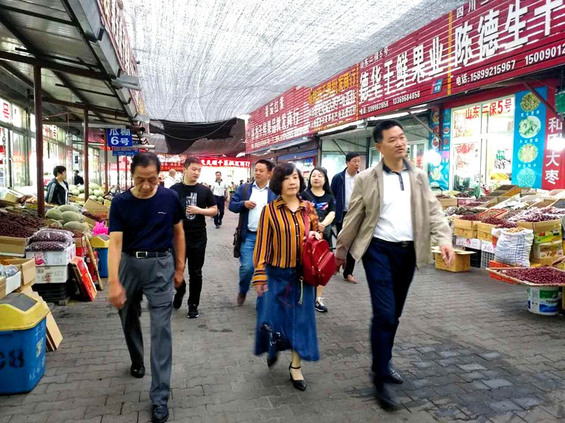 1507624463559413.jpg 武漢白沙州農(nóng)副產(chǎn)品大市場有限公司參觀考察北園春市場1 北園春市場行政辦 投稿人:陸峰_副本.jpg