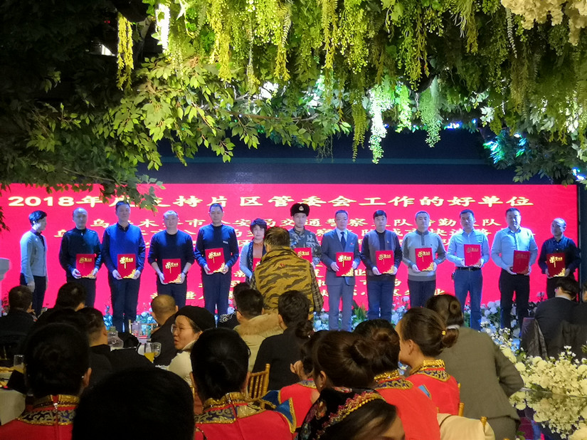 1551694385128191.jpg 北園春市場榮獲2018年度“支持片區(qū)管委會(huì)工作的好單位”_副本.jpg