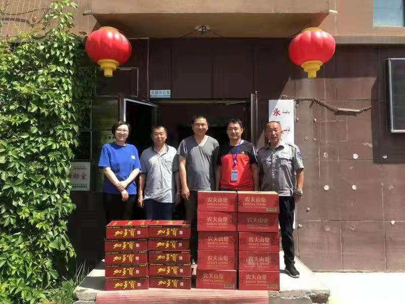 1564545372159670.jpg 圖為:副食公司為永平鄉(xiāng)社區(qū)送慰問(wèn)品_副本.jpg