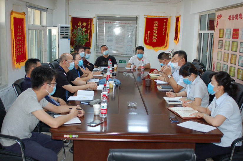 1630468426501655.jpg 圖為:自治區(qū)交通運輸廳考核專家組復(fù)驗運輸公司_副本.jpg